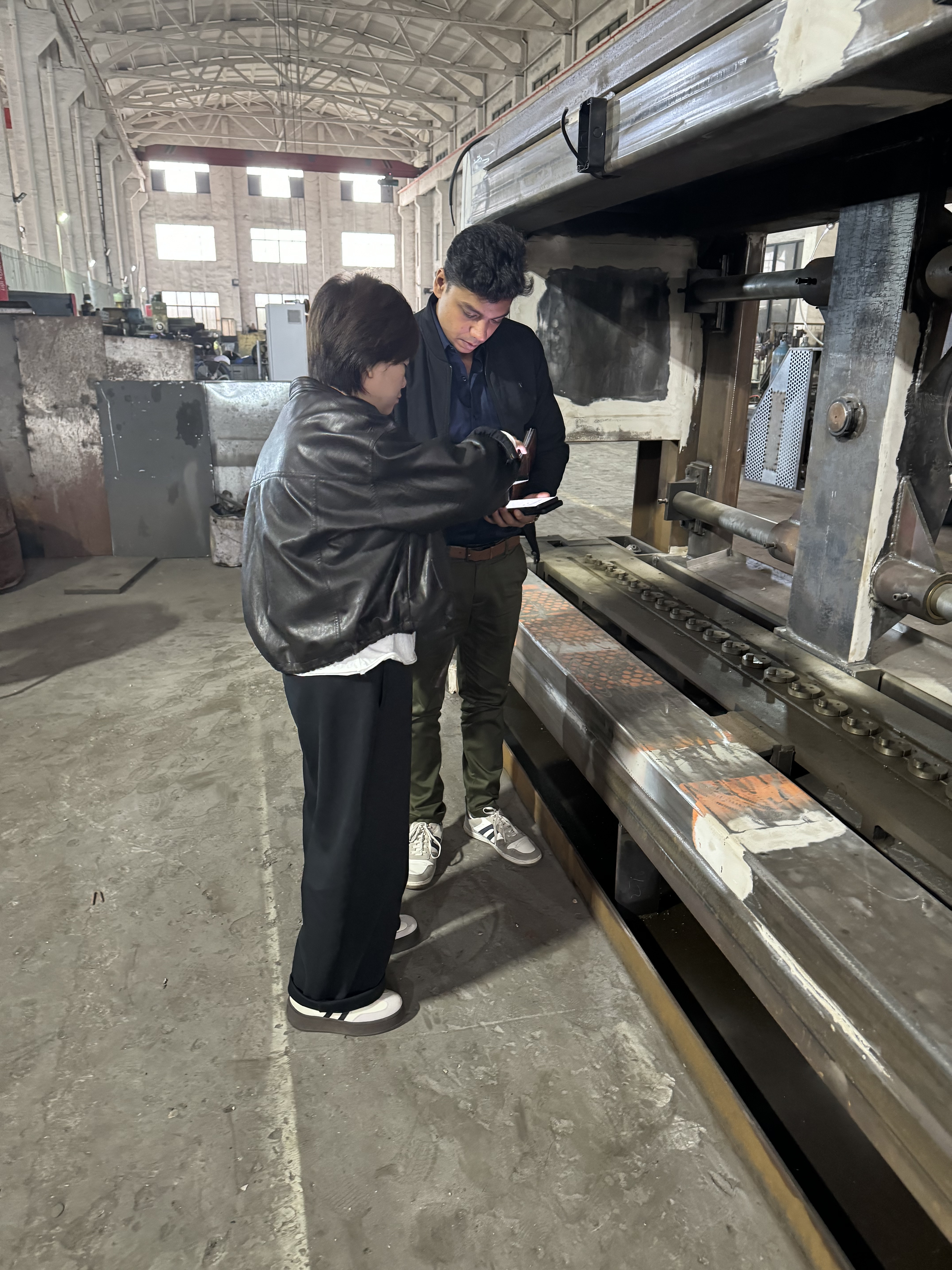 সর্বশেষ কোম্পানি ব্লগ সম্পর্কে ভারতীয় ক্লায়েন্টরা গ্যাবিয়ন জাল মেশিনের পরিদর্শনের জন্য আমাদের কারখানা পরিদর্শন করেন